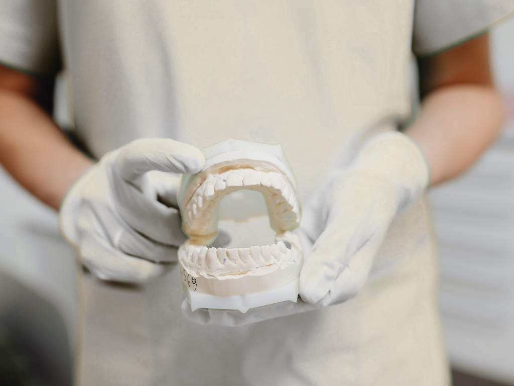 Fluoride Toothpaste vs. Fluoride-Free: What the Research Says About Tooth Decay and Oral Health